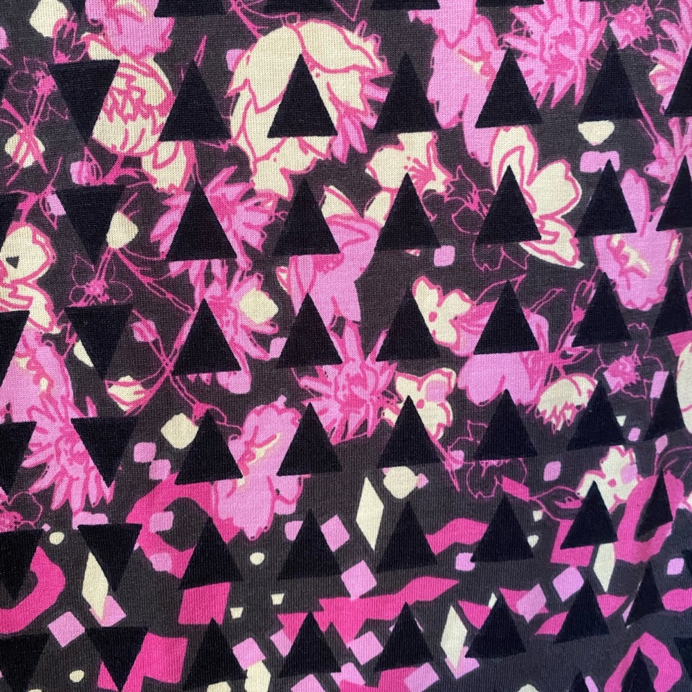 LulaRoe Perfect T - Picture 2 of 4